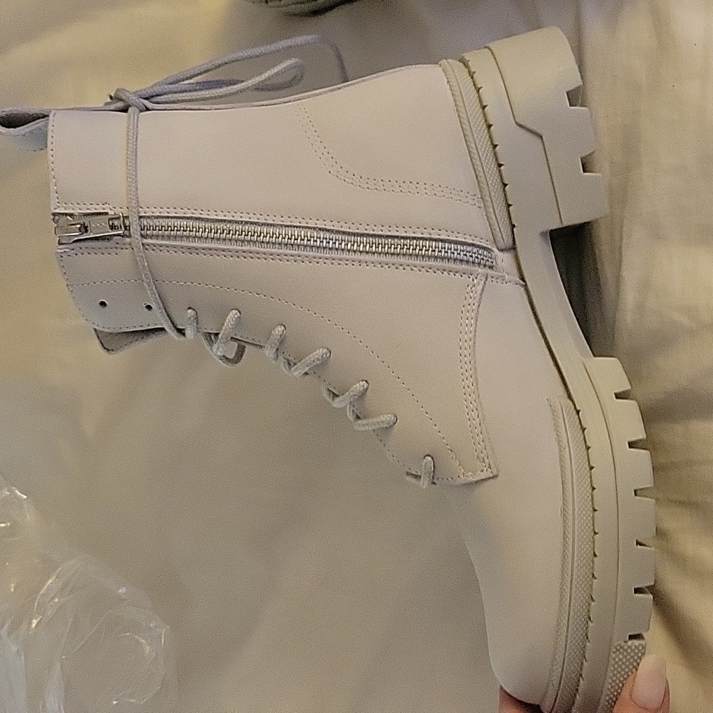STEVE MADDEN - Picture 2 of 6
